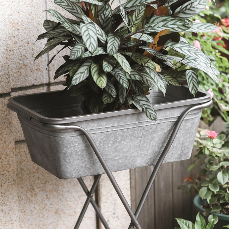 American pastoral tin pot gardening tools Green rose cross type flower stand