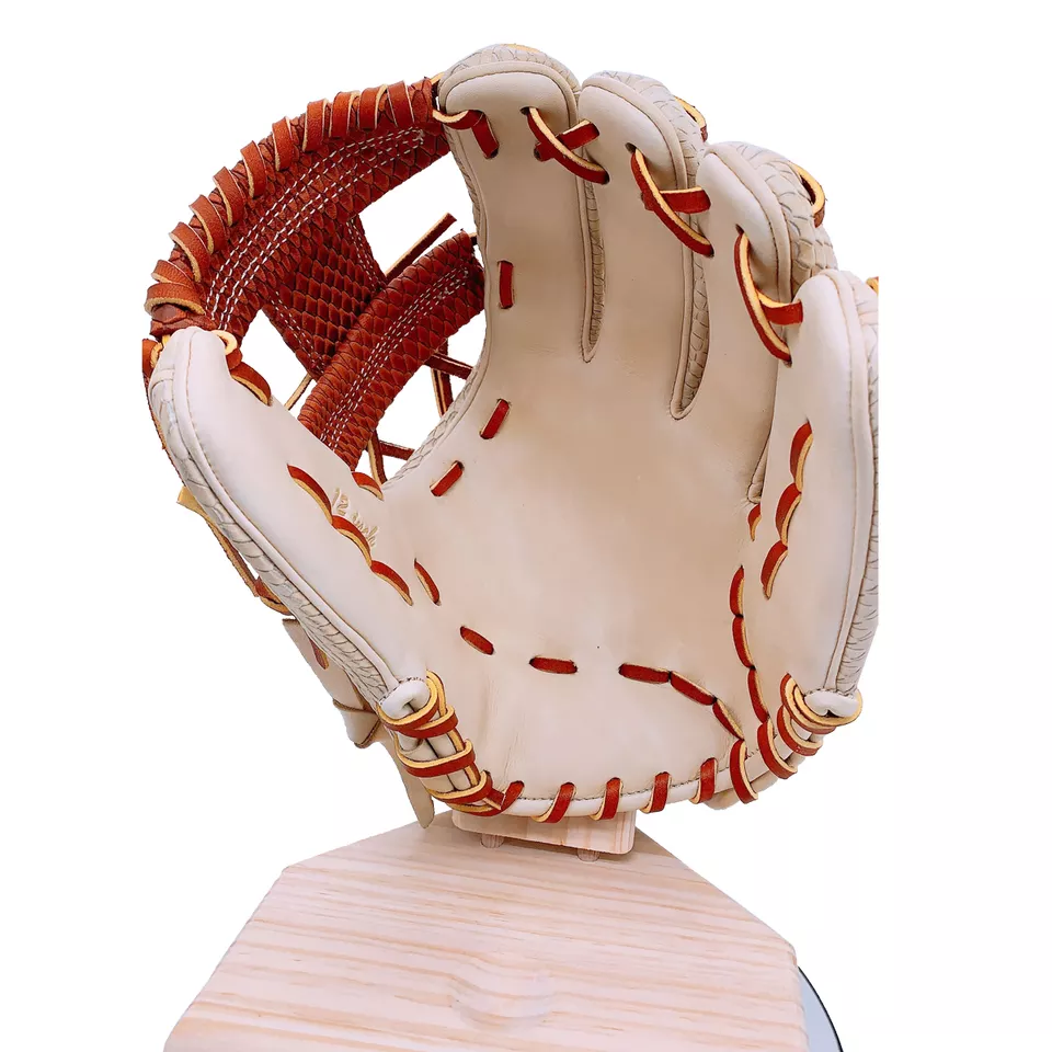 Elastic baseball and softball gloves wrapped with hooks Featured Image