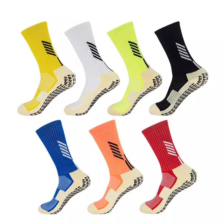 Custom anti slip breathable sports men’s grip socks Featured Image
